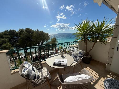 a balcony with a table and chairs and the ocean at Apartment Chiara in Tučepi