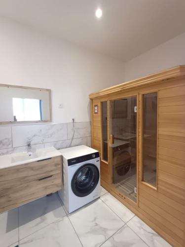 Φωτογραφία από το άλμπουμ του Charmant T2 cosy avec sauna privé & cour en plein cœur de la ville σε Αζάν