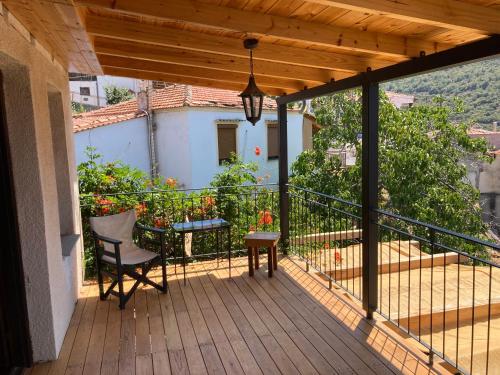 Μπαλκόνι ή βεράντα στο lemon garden with view