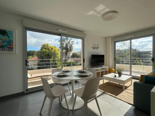 T2 Moderne Terrasse 2min Plages de Juan-les-Pins!