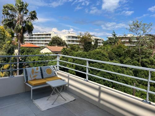 T2 Moderne Terrasse 2min Plages de Juan-les-Pins!