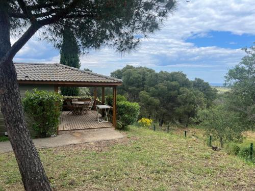 Κήπος έξω από το Chalet vue dégagée sur mer au loin