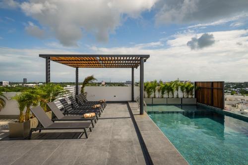 a pool on the roof of a building at Cumbres Garden luxury apartments - By Aloja RV in Cancún