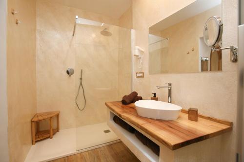 Koupelna v ubytování Romantic private pool room Relax in Castelsardo