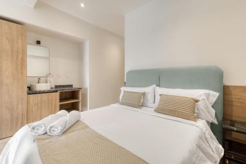 a bedroom with a large bed with two towels on it at Myla Chapultepec in Mexico City