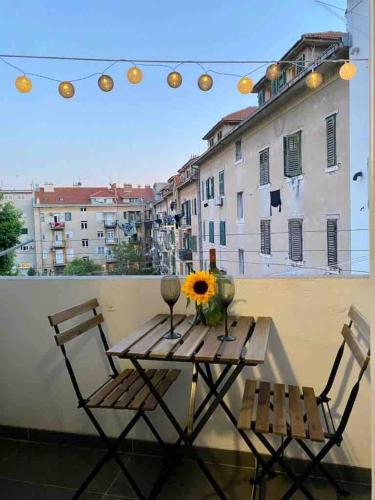 Split City Center - Lovely and spacious 2Bdrm Apt