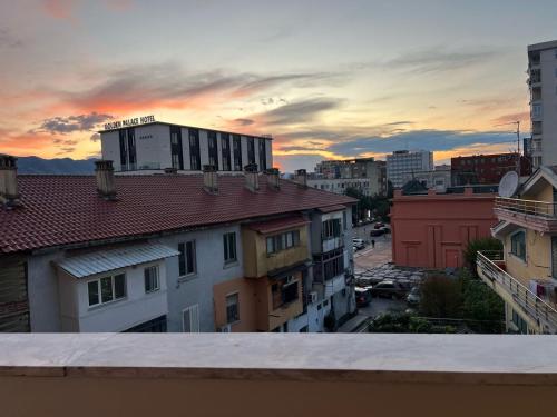 Vista general de Shkodër o vistes de la ciutat des de l'apartament