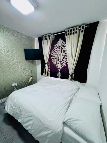 Postel nebo postele na pokoji v ubytování OYO Unique Private Rooms - Bolton Central, Free Parking