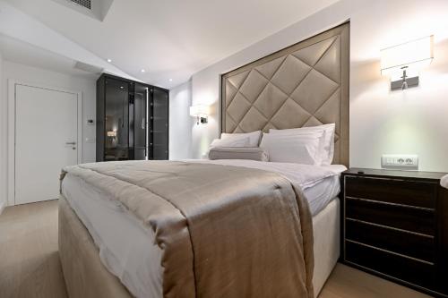 Postel nebo postele na pokoji v ubytování Skypool Residence Villa San Cassiano