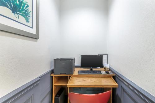 an office with a desk with a computer on it at Best Western Central Inn in Savannah