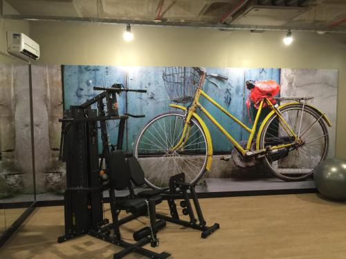a yellow bike parked in front of a painting at Naoum Hotel in Brasilia