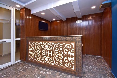 a lobby with a large screen in a room at Hotel O Stay hub park street in Kolkata