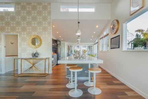Gambar di galeri bagi Home with Stunning Sea Views di Napier