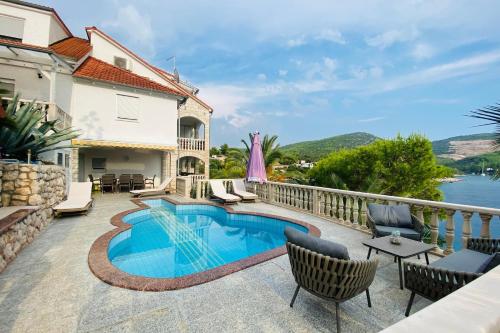 Seaside apartments with a swimming pool Cove Pribinja, Hvar - 24171