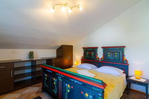 Apartments with parking space Palit, Rab - 24376