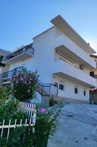 Apartments with parking space Stobrec, Split - 24425