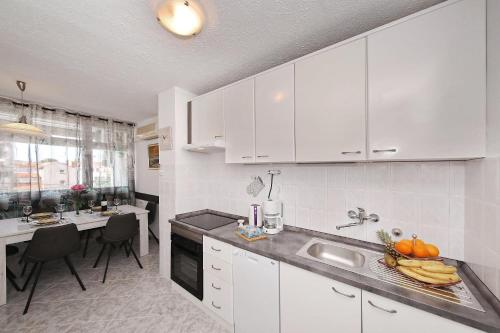 Apartments by the sea Zadar - 24422