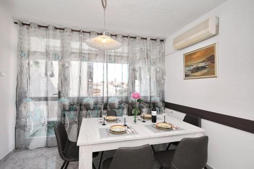 Apartments by the sea Zadar - 24422