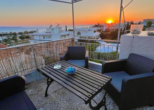 Exclusive Penthouse Apt, at Glyfada Marina & Beach