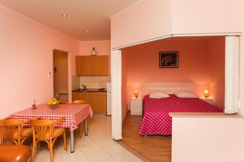 Postel nebo postele na pokoji v ubytování Apartments Villa Dubrovnik- Superior Studio Apartment with Terrace and Sea View