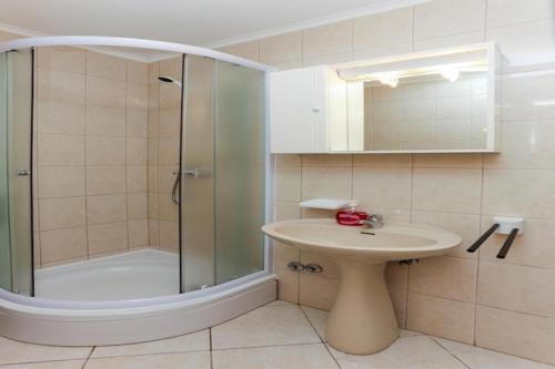 Koupelna v ubytování Apartments Villa Dubrovnik- Superior Studio Apartment with Terrace and Sea View