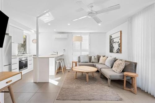 Η κουζίνα ή μικρή κουζίνα στο Hastings Villas