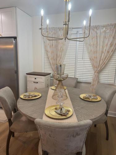 a dining room table with chairs and a tableablish at Marvelous 3-bedroom 2-bathroom house with Central Air charming Georgetown in Georgetown