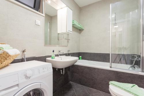 Phòng tắm tại Apartment Navigatio with parking