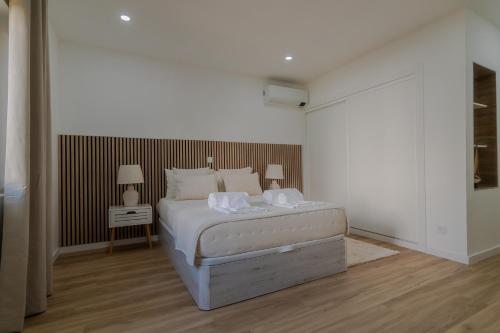 Beachside Bliss T2 with Pool & Beach Access by Drago Rentals