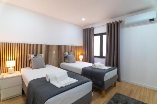 Beachside Bliss T2 with Pool & Beach Access by Drago Rentals