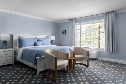 Postel nebo postele na pokoji v ubytování Southampton Inn
