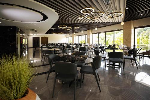 Restoran atau tempat lain untuk makan di Daystar Hotel