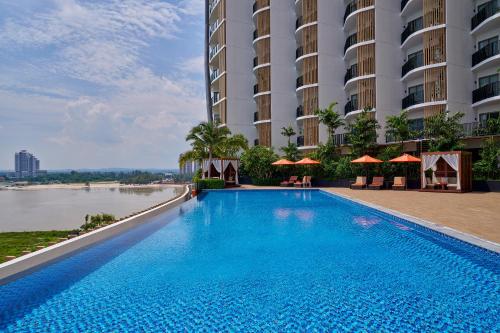 Kolam renang di atau dekat dengan Birkin International Hotel