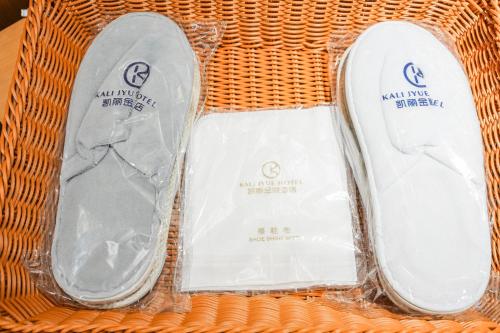 a pair of white shoes in a basket at Kelly Jinyue Hotel in Chengdu