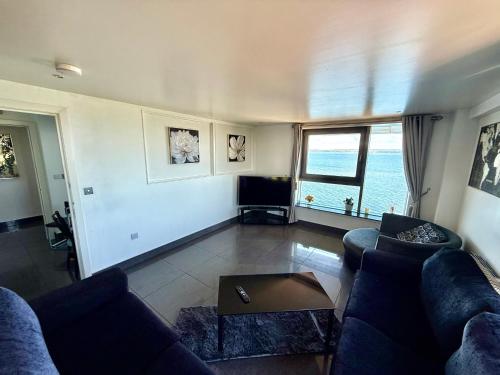 a living room with two couches and a table at Ocean Park Apartments - Oceanfront - Free Parking and Fast WiFi in Edinburgh