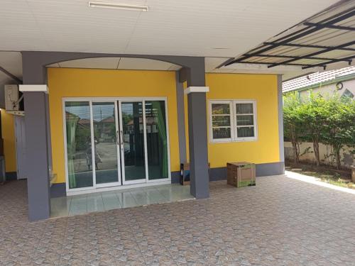 Afbeelding uit fotogalerij van Baan Maruay villa in Ban Tha Kup