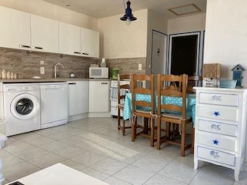 Photo de la galerie de l'établissement Maison à Barbâtre - 4 pers, proche plage - FR-1-823-155, à Barbâtre