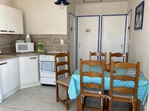 Photo de la galerie de l'établissement Maison à Barbâtre - 4 pers, proche plage - FR-1-823-155, à Barbâtre