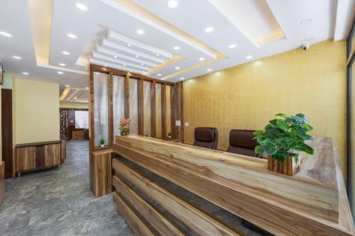 Ο χώρος του λόμπι ή της ρεσεψιόν στο High Rise Inn Kufri