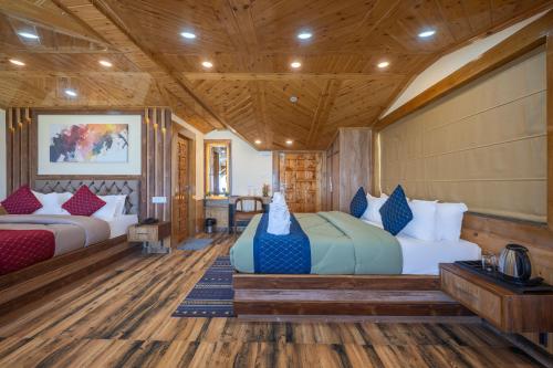 Ένα ή περισσότερα κρεβάτια σε δωμάτιο στο High Rise Inn Kufri