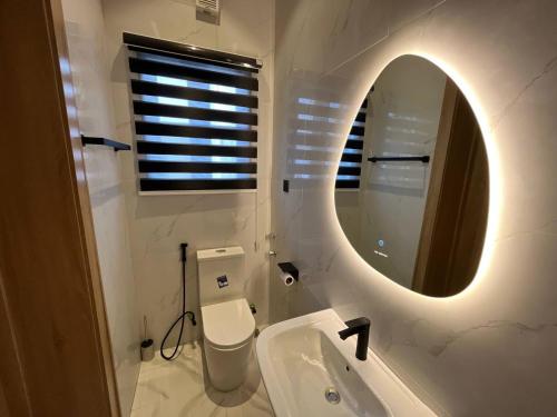 Un baño de Nimbus Nook Apartments, GRA Ikeja, Lagos