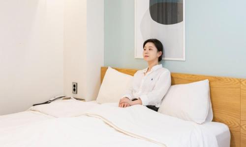 Postel nebo postele na pokoji v ubytování Cheongju Hotel Dictionary