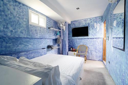 Postel nebo postele na pokoji v ubytování Dreamcatcher Lite Budget friendly stay in Fisherman's village