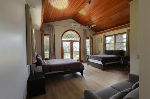 Ένα ή περισσότερα κρεβάτια σε δωμάτιο στο Luxury Oceanview Estate
