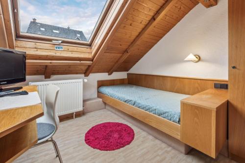 Postel nebo postele na pokoji v ubytování Hotel zum Erwin