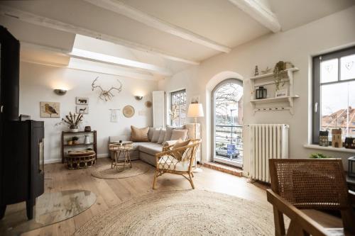 a living room with a couch and a table at KRABBES große Hafenliebe in Neustadt in Holstein