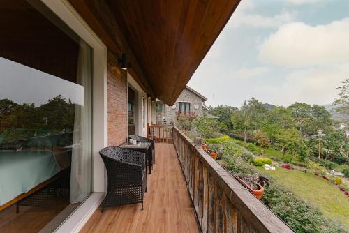 Μπαλκόνι ή βεράντα στο The Serenity 4Brs Villa Golf Course Tam Dao by SSens Homes