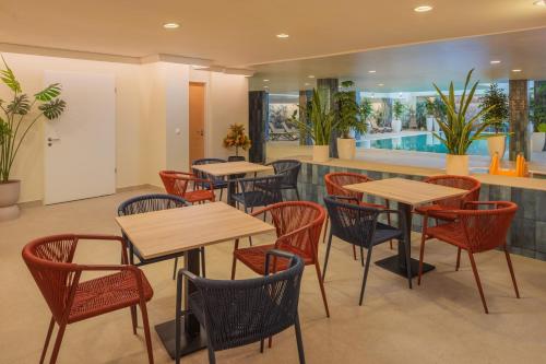 Hotel Atlantis Wellness & Conferenceの敷地内または近くにあるプール