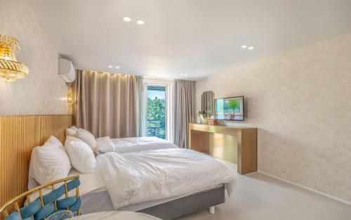 a hotel room with a bed and a window at THE OCEAN Pension in Sokcho