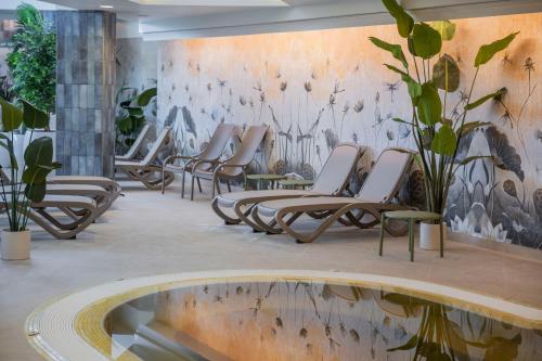 Hotel Atlantis Wellness & Conferenceの敷地内または近くにあるプール